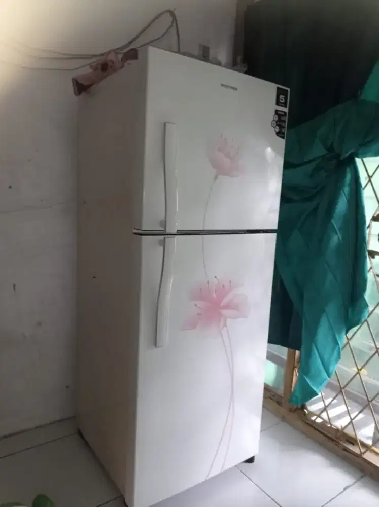 Di Jual Cepat Kulkas 2 Pintu Merk Polytron (Bisa Nego)
