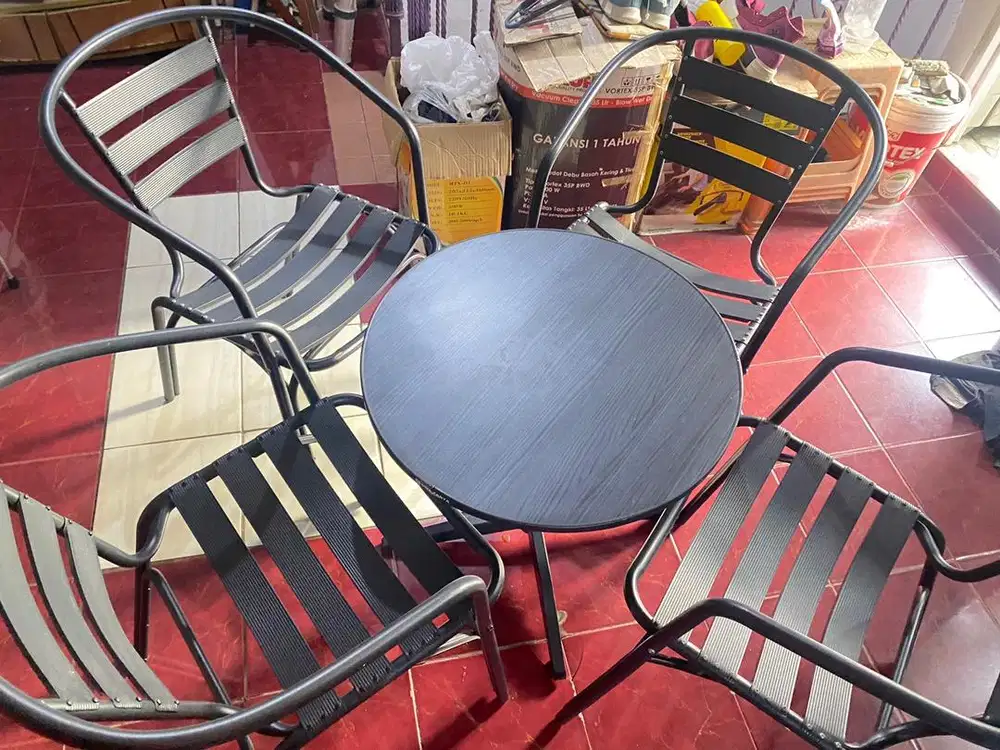 kursi,meja,magic jar, dan teko angkringan