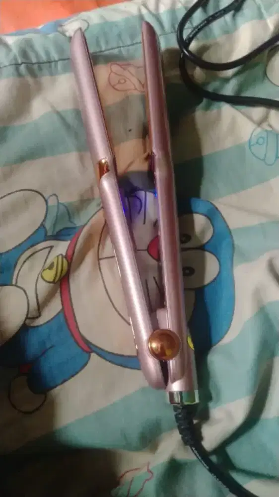 Catokan pelurus rambut