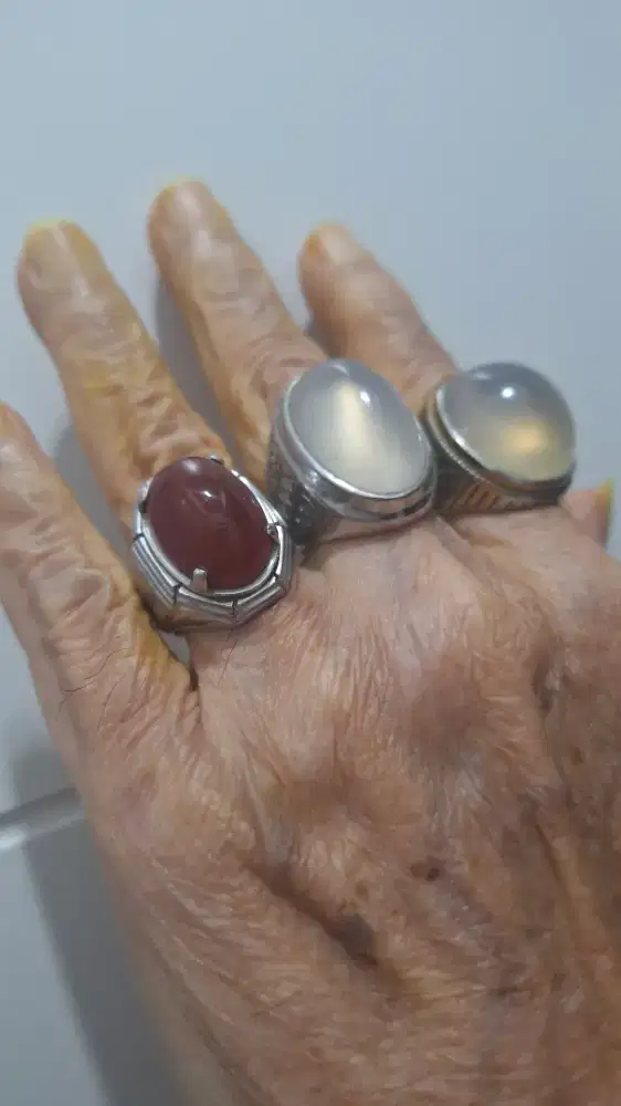 Mau dijual batu bagus siapa cepat dapat