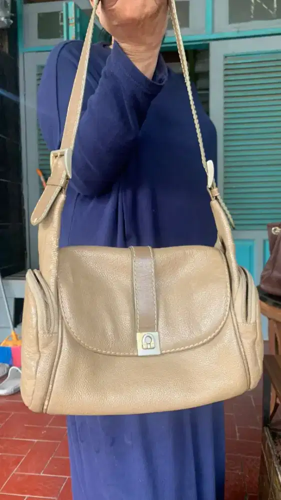 Tas papillon wanita