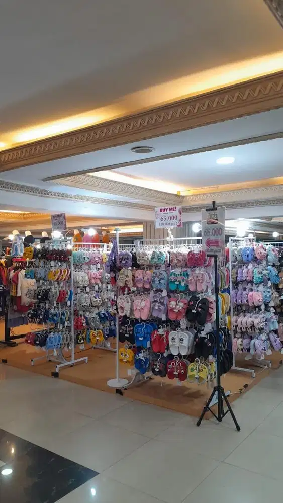 Lowongan jaga stand di mall