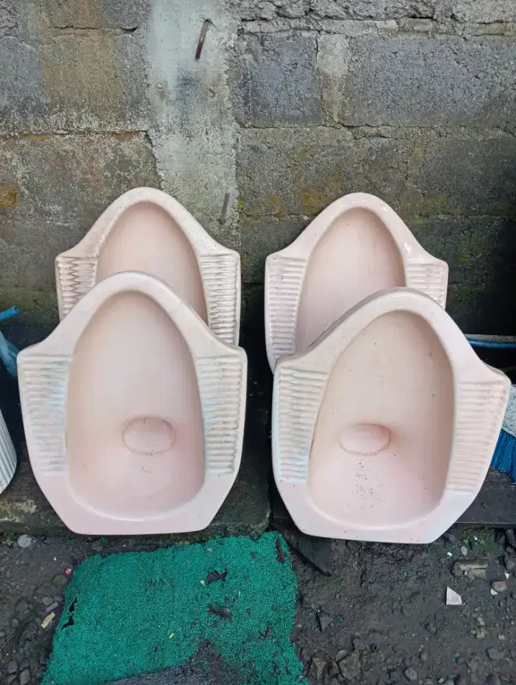 Kloset jongkok ina perbiji 75rb