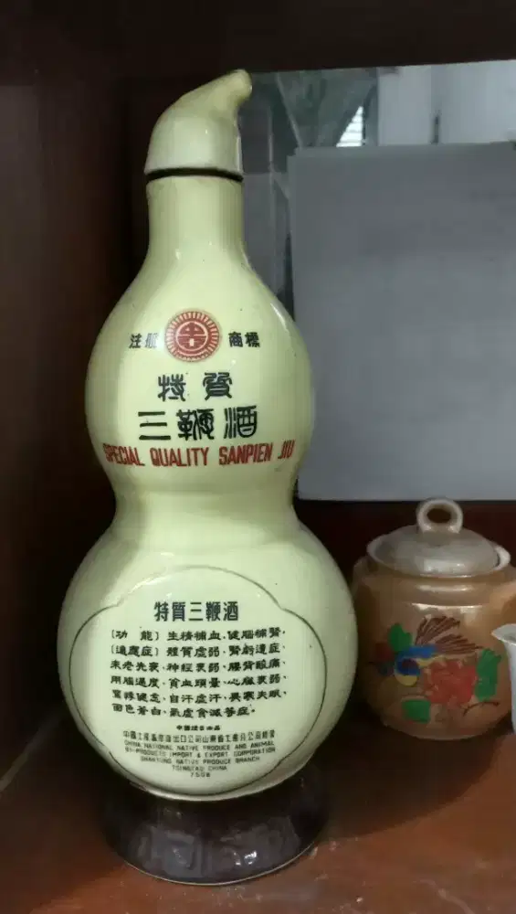 Tempat ramuan obat atau teko keramik jadul