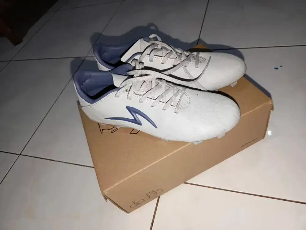 Sepatu SPECS ukuran 39