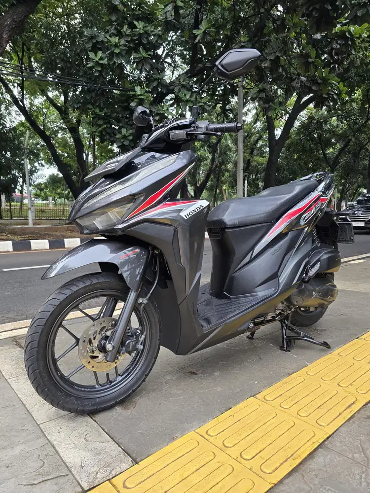 DIJUAL CASH NEW HONDA VARIO 125 CBS THN 2018 PAJAK IDUP SIAP PAKAI