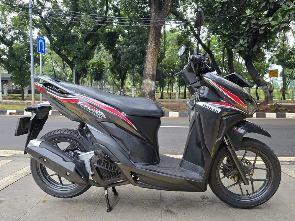 DIJUAL CASH NEW HONDA VARIO 125 CBS FI THN 2018 PAJAK IDUP SIAP PAKAI