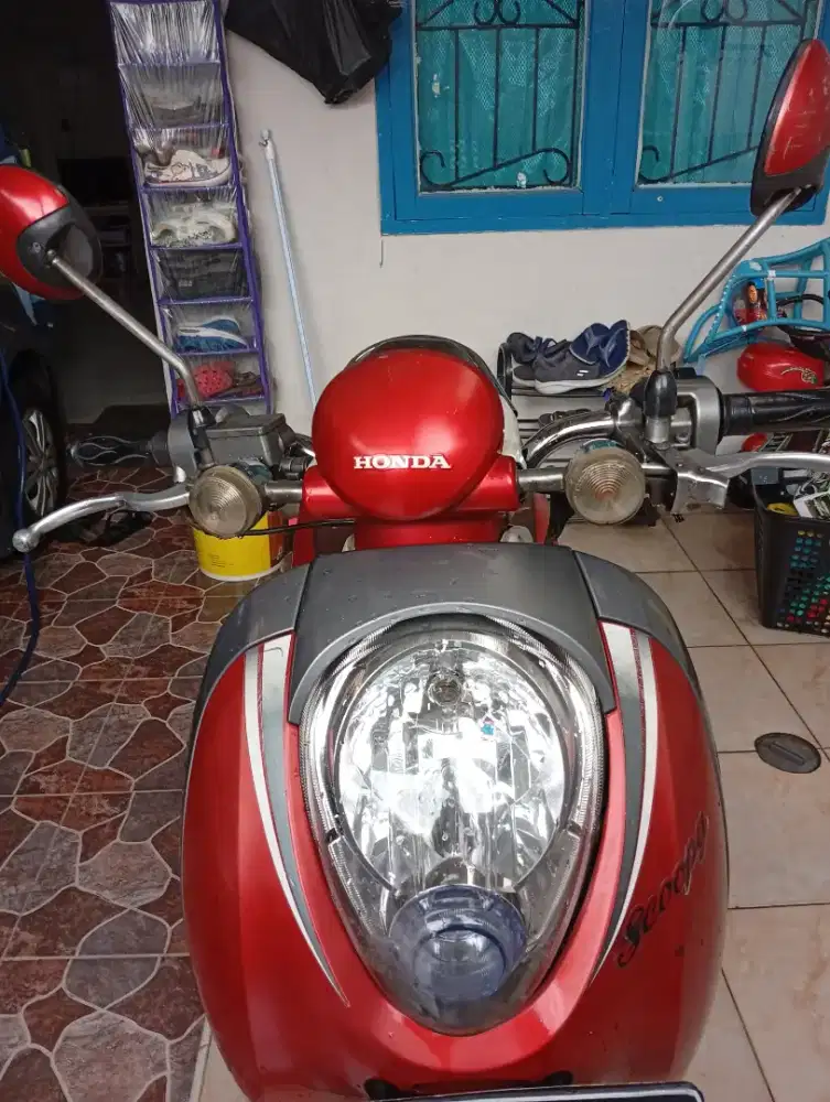 Jual scoopy tahun 2011 Karbu