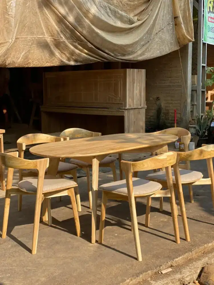 Meja makan kayu jati minimalis