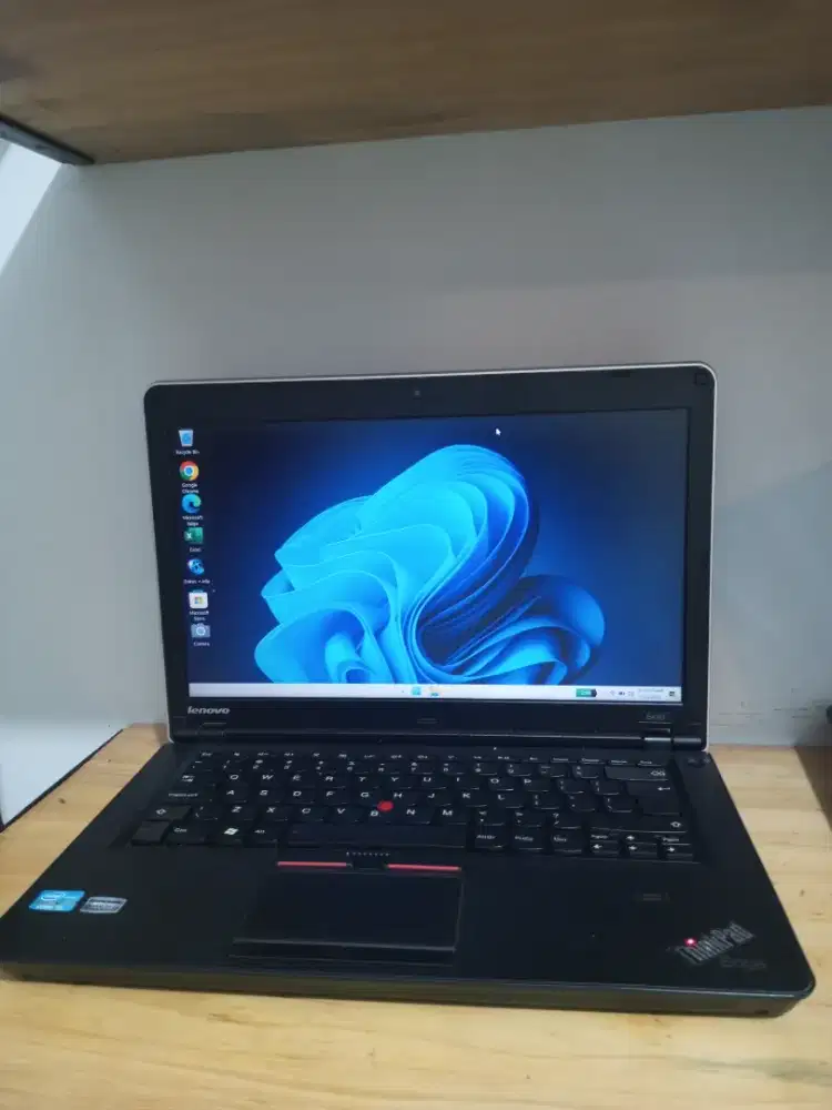 Thinkpad Edge E420 Core i3 - 2530M DDR 4GB 500GB 14 baterai 2.5 Jam