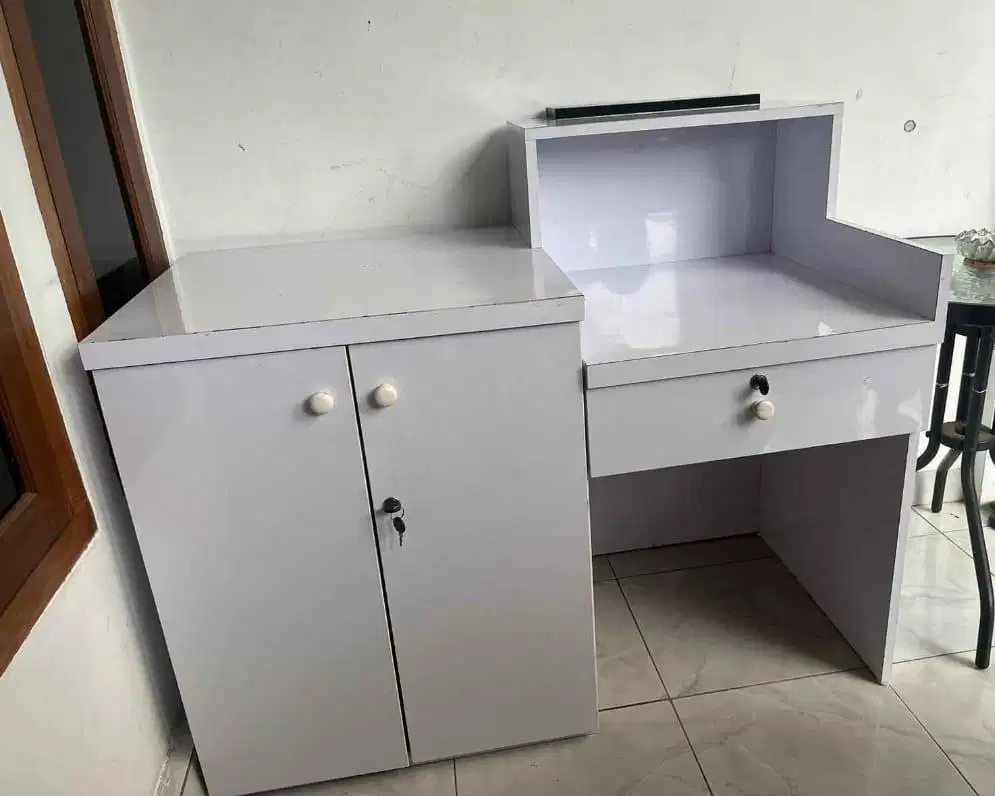 MEJA KASIR BONUS KURSI