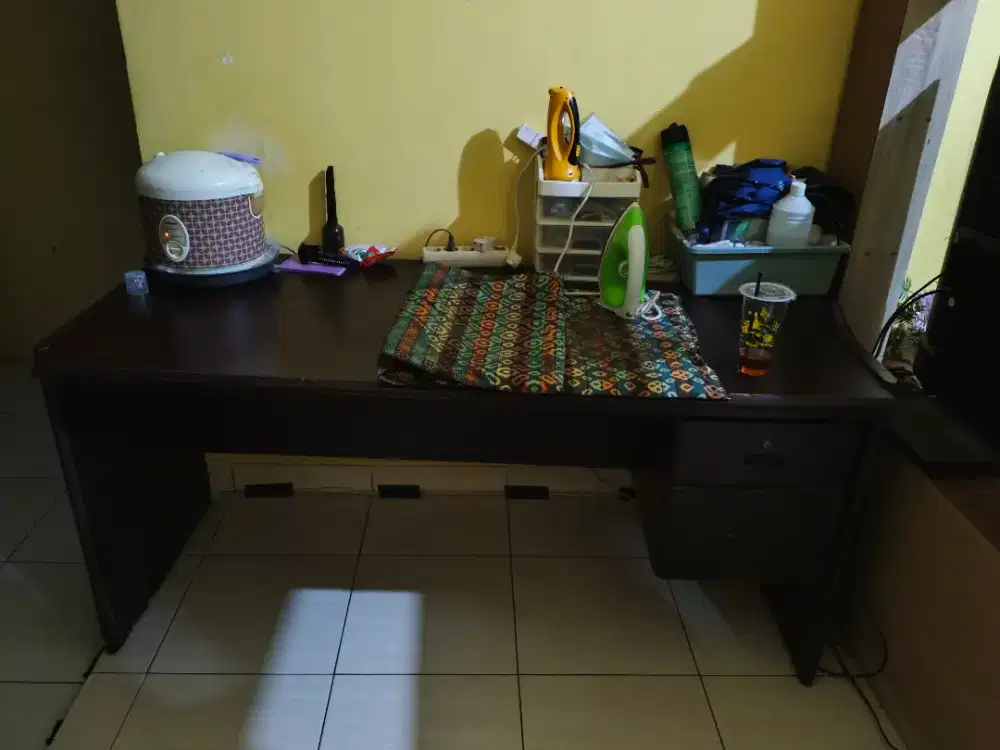 Meja Belajar Komputer Serbaguna