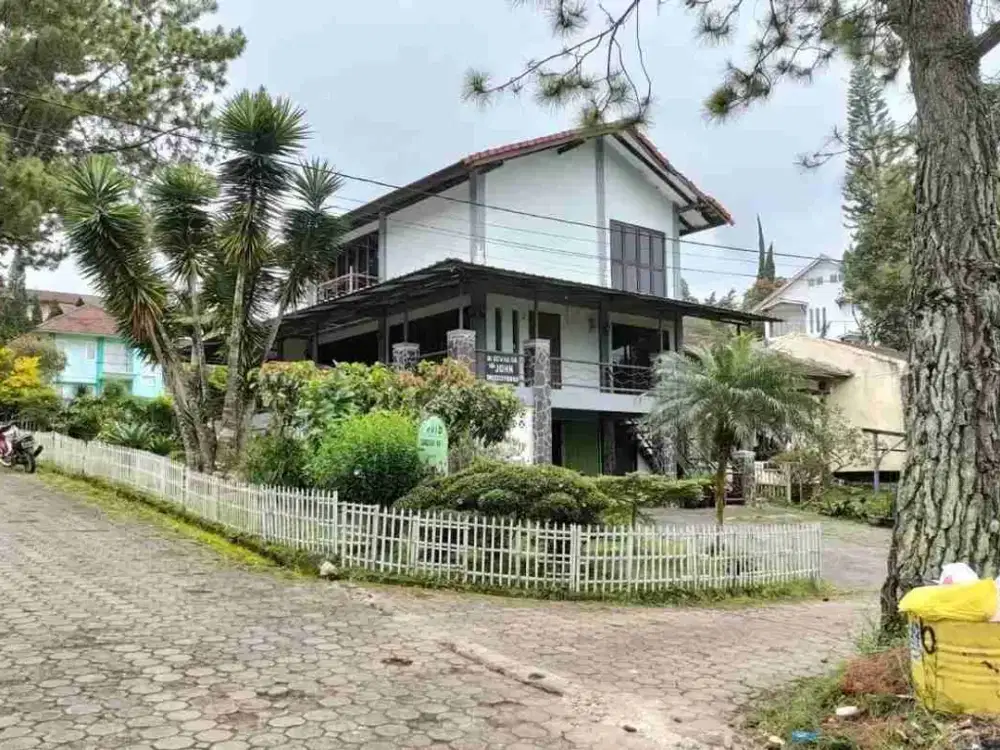 JARANG ADA! DIJUAL MURAH VILLA LOKASI STRATEGIS DI VIB BANDUNG, HALAMAN LUAS DAN UDARA SEJUK