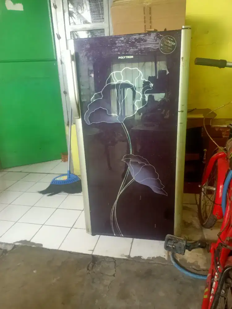 Di jual kulkas Polytron