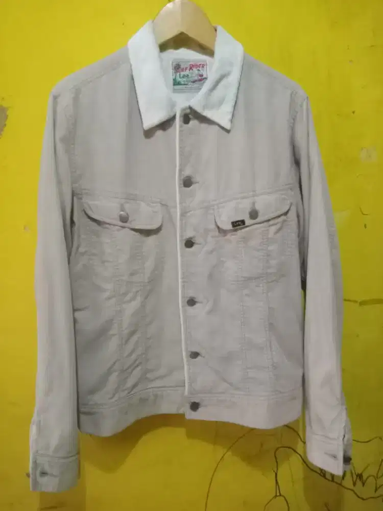 Jaket Lee pria mantap