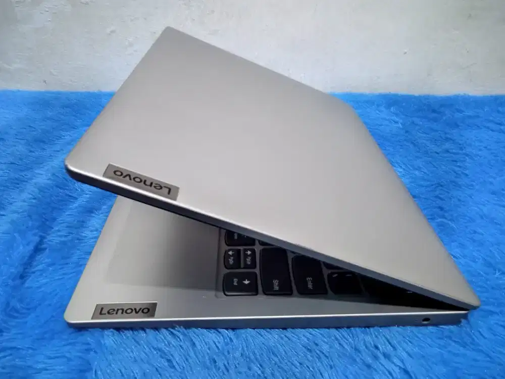 LENOVO ideapad slim 1
 Intel Celeron N4020 Ram 4 GB SSD 256 GB