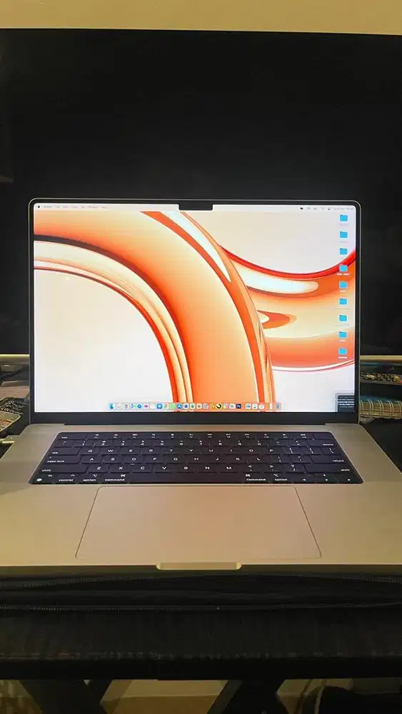 Macbook pro m1 pro 16 gb / 500 gb mulus banget