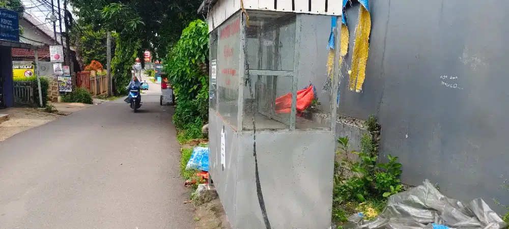 Di jual etalase bekas usaha