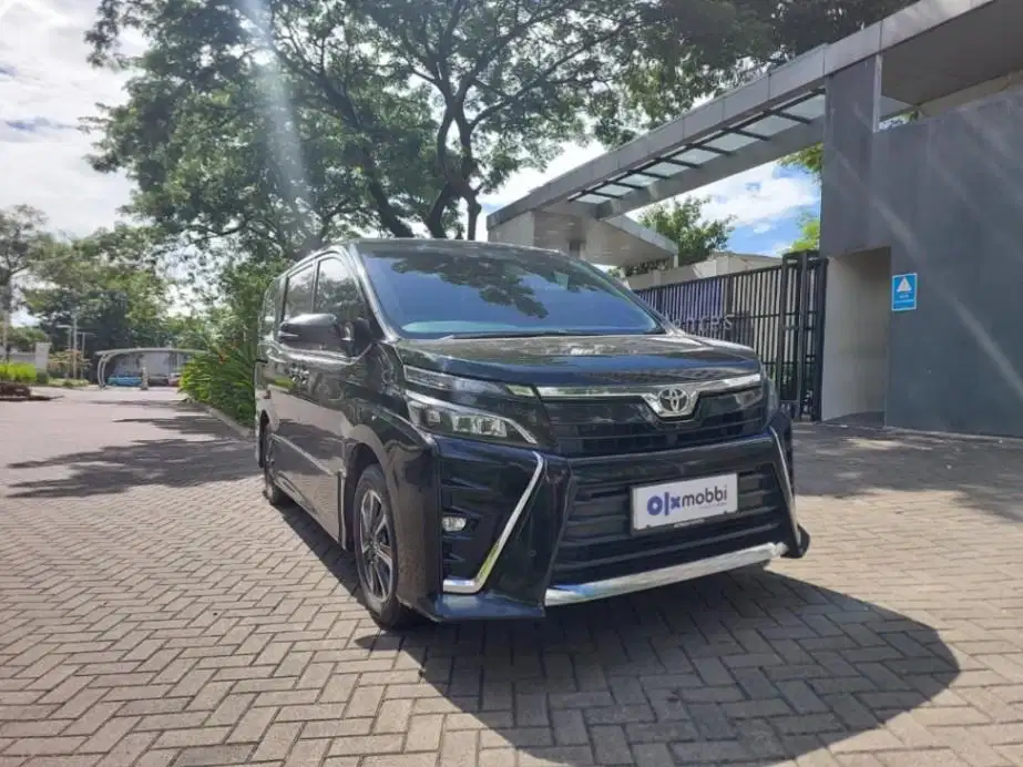 LOW DP Toyota Voxy 2.0 Bensin-AT 2018 PFL