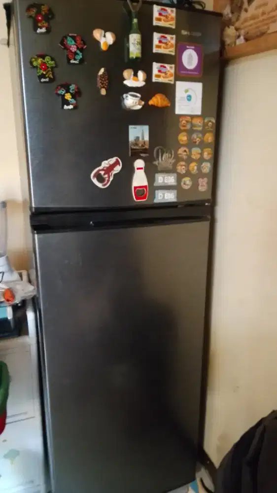Kulkas 2 pintu merk sharp