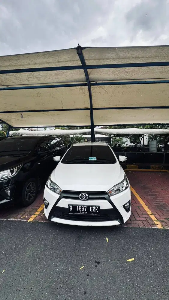 Toyota Yaris 2016 Putih – Low Kilometer, Pajak Panjang, Bandung