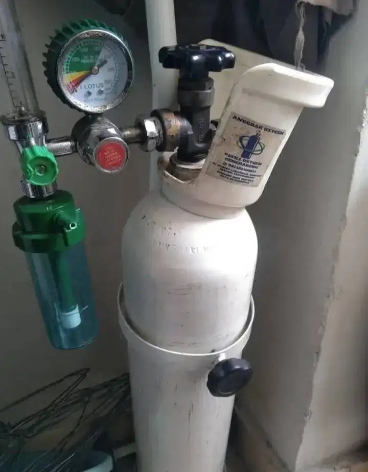 Tabung oxygen putih