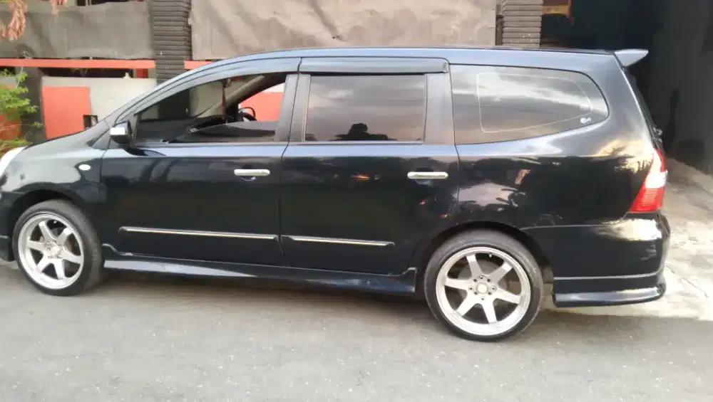 Nissan grand Livina matic