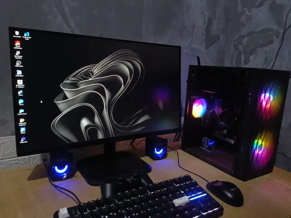 Komputer Fullset Siap Pakai Like New Murah