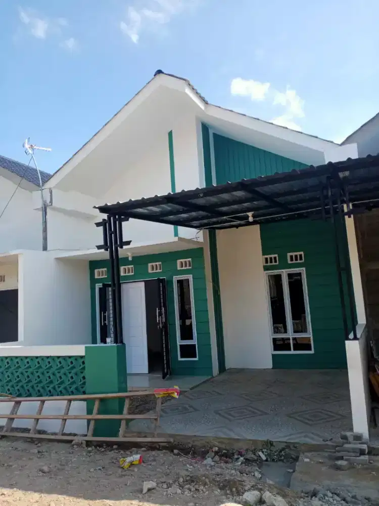 Di Kontrakan Rumah di Komplek Zisira,