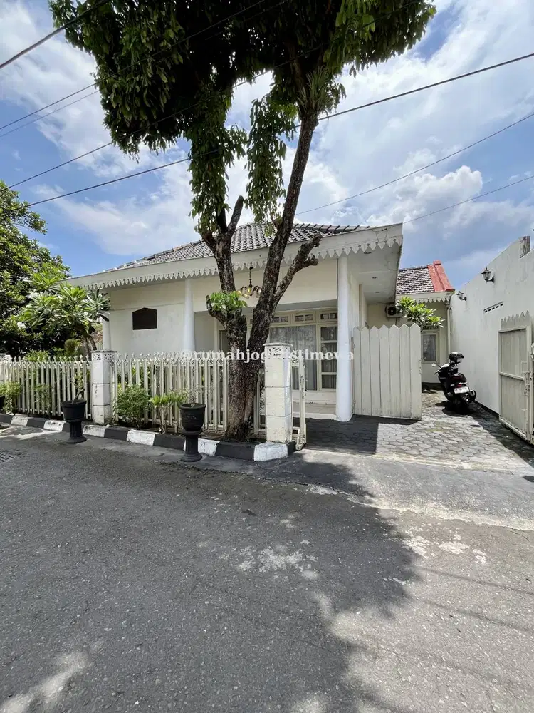 Rumah Classic Vintage Dekat Malioboro dan Kraton Dalam Beteng