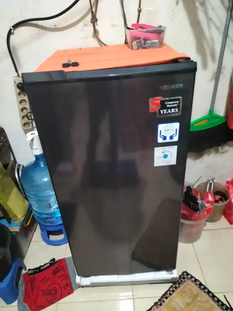 Kulkas 1 pintu Toshiba GR-RD 235 CC