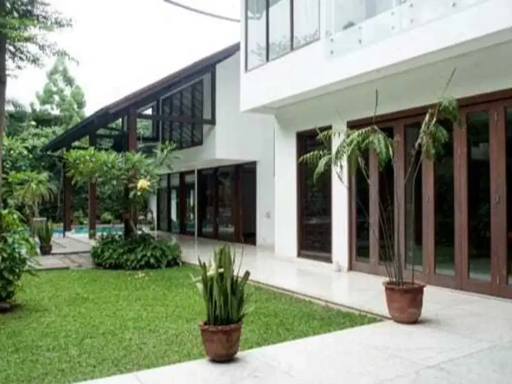 RUMAH DIJUAL DI KEMANG JAKARTA SELATAN FASILITAS PRIVATE POOL