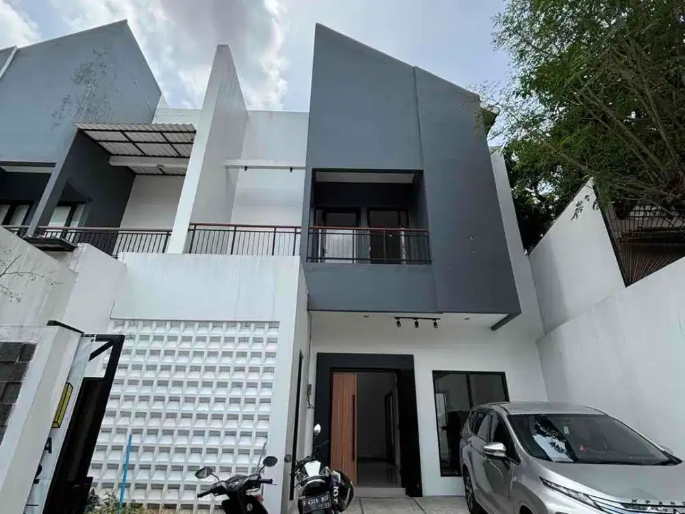 Dijual Town house 3 lt 9 x 15 m2 di Casa de Slipi ada 3+1 kt & km dapat new semi furnished, ada swimming pool survey yu