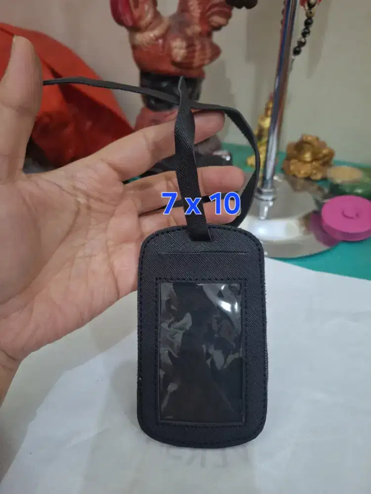 Dompet ID card holder 
Name tag warna hitam 
Limited edition 
Barang t