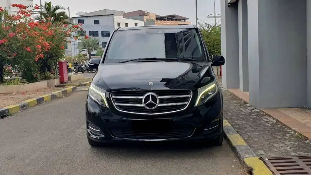 Mercedes Benz Viano V Class V260 Avantgarde Line CBU AT Hitam 2018