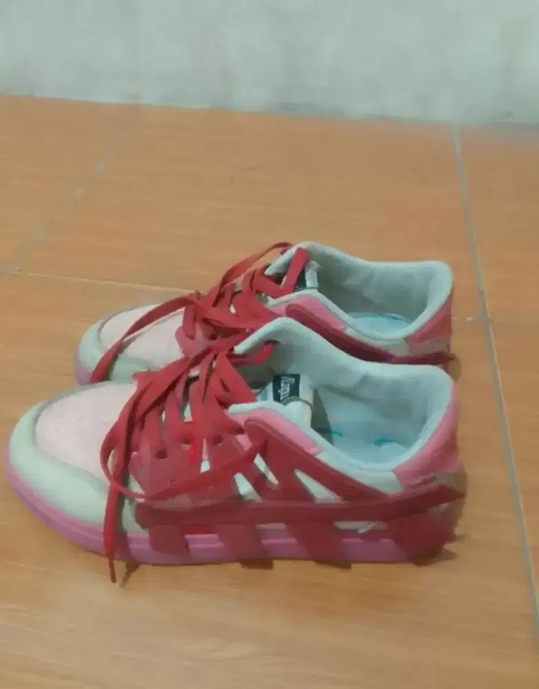 Dijual Sepatu Pink Second Uk.38