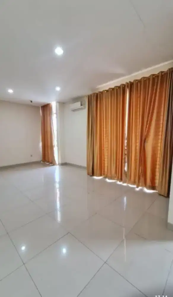 PIK – Rumah Long Beach 4 Lantai Harga Menarik!