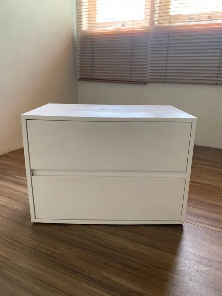 Lemari Kecil Aksesoris Kamar