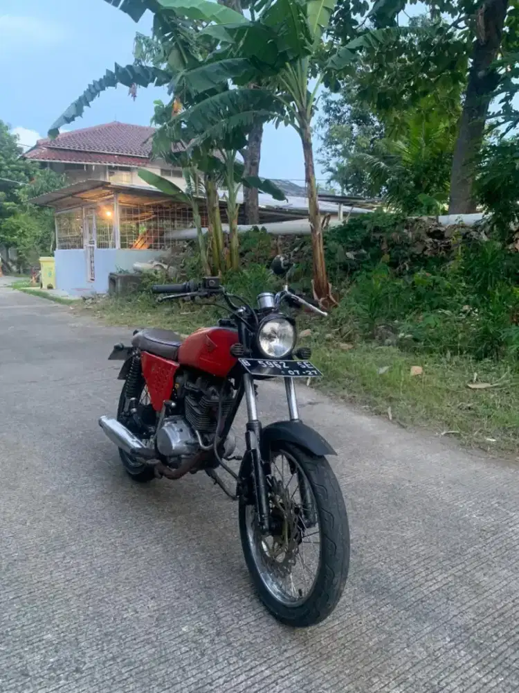 Di jual Honda CB 100 Surat lengkap pajak hidup