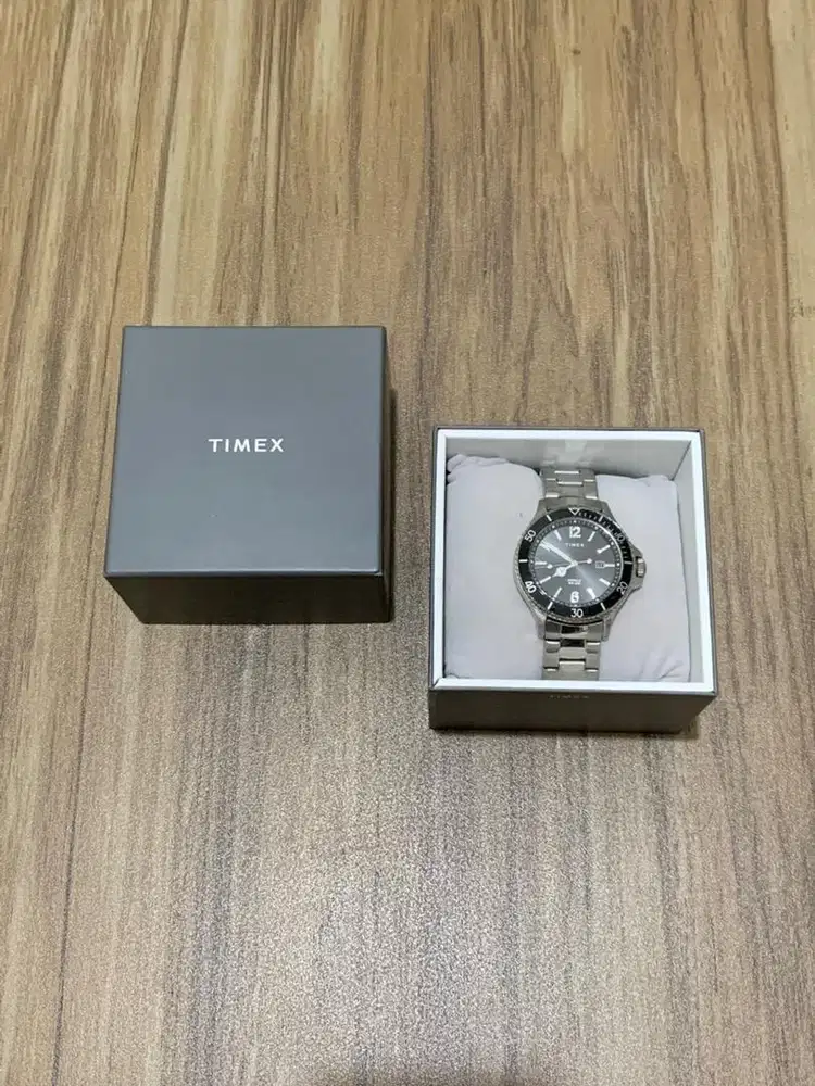 Timex TW2R64600 Pria – Stainless Steel