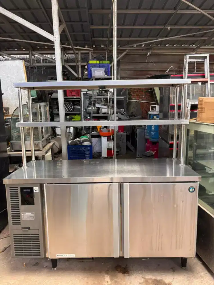 Undercounter chiller 2 pintu plus upper 
Merk Hoshizaki