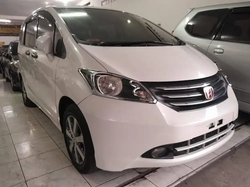 low km Honda Freed PSD at 2010
