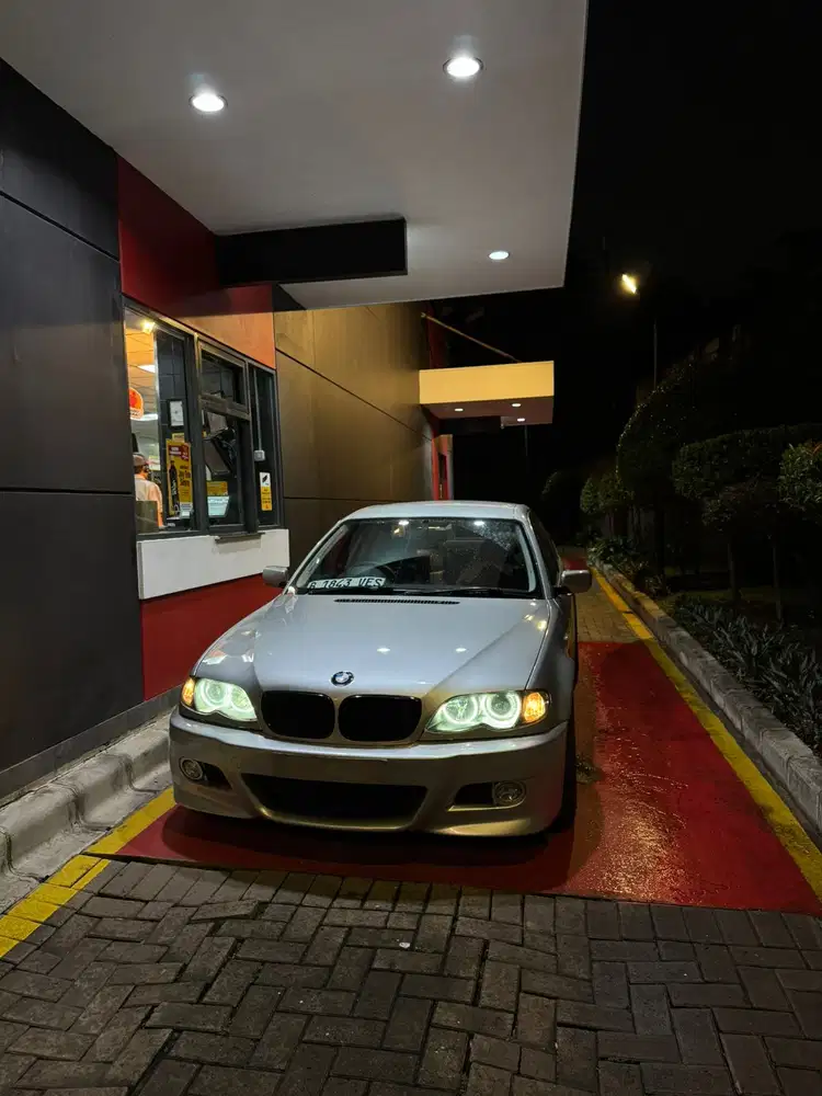 BMW 325i 2004 Bensin