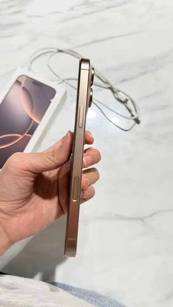 Dijual Iphone 16 Promax Dessert Gold