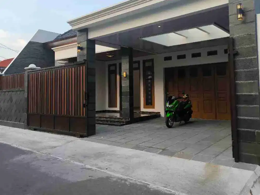 Rumah Mewah 1 Lantai di Sumber Banjarsari Solo – SHM, Garasi 2 Mobil, Lingkungan Aman & Nyaman