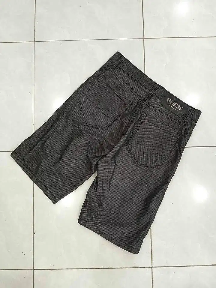 Dijual Celana Pendek Merk Guess Size 29 Made In China