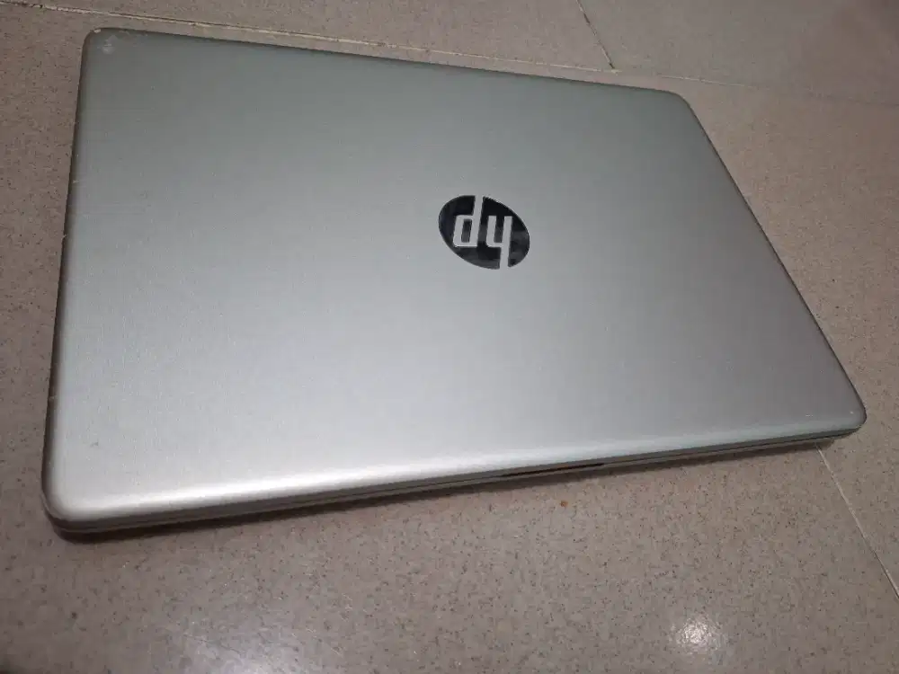 Bismillah dijual laptop hp14 slim core i5 ram 8gb ssd 512gb baterai ok