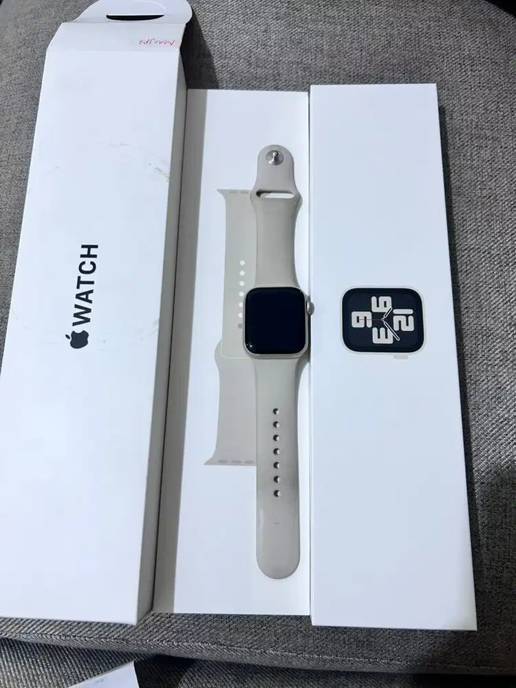Dijual Apple Watch SE 2nd Gen Starlight, garansi resmi ibox