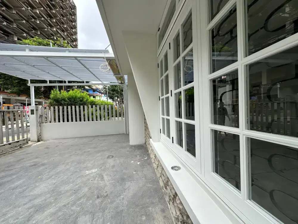 Dijual rumah di area komersial yang strategis - Jl Jaksa - Jak Pus