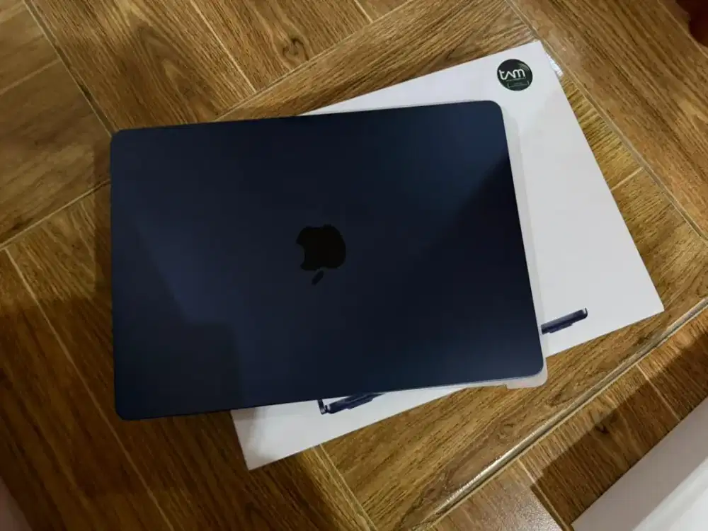Macbook Air 13.6 inch , M2 Midnight Blue 16/256GB IBOX 1TH GARANSI